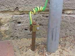 pl. betonba.