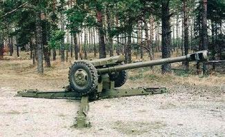 Főbb haditechnikai eszközök Gépvontatású ágyúk és a tarackok 119 122 MM-ES D 30 TARACK A tarack három talpszáras elrendezésű, körtüzelőképes. A töltés és az irányzás kézzel történik.