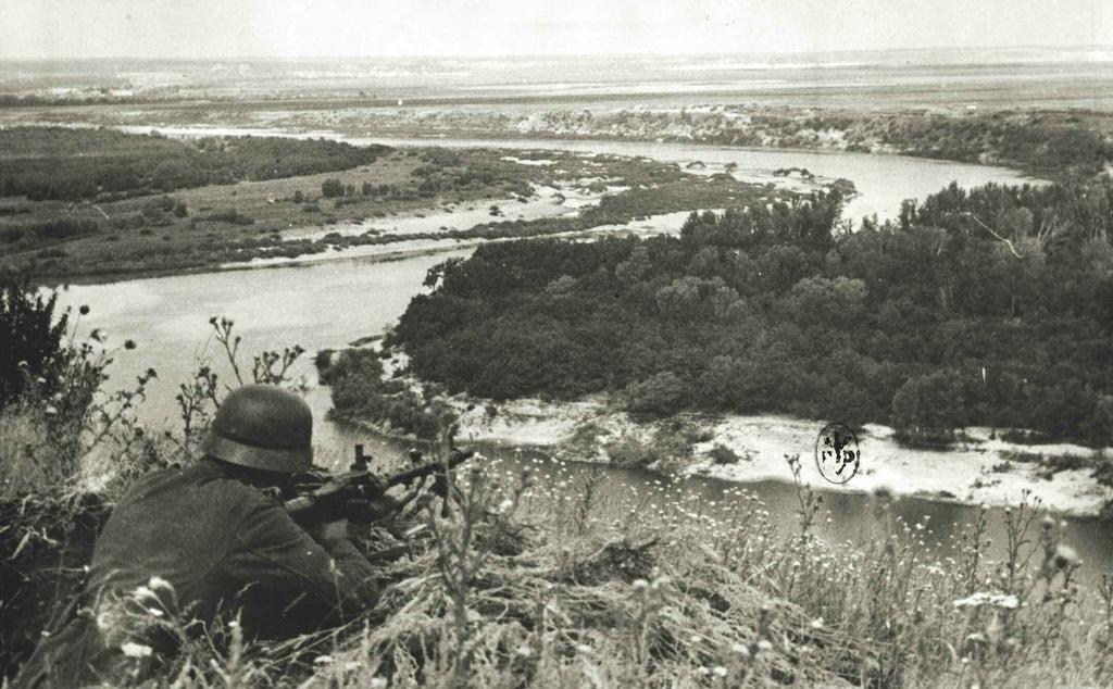 MG 34 típusú könnyűgéppuskával felszerelt német harcelőőrs folyammegfigyelésen a nagy Don-kanyarban 1942 augusztusában Augusztus 29-től a német XXIV. páncéloshadtest törzse vezette a 2.