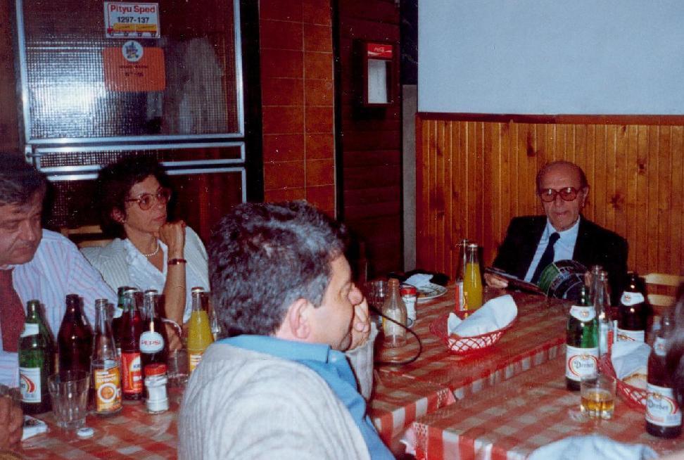 bennünket