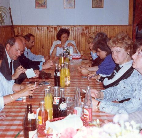 nénit kísértük