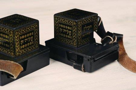 egyik oldalon sin betű