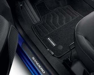Textil szőnyeg és világító küszöbvédő: Élvezze a Sandero és Stepway Prémium textilszőnyeg minőségét, mely stílusosan