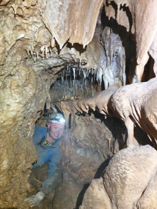20 Először is Polacsek Zsoltnak, aki felhívta a figyelmemet erre a barlangra, illetve hidrológiai és geológiai összefügéseire.