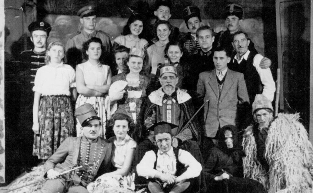 OTTHONUNK LAKITELEK KÖZÖSSÉGÜNK p 15 Közösségi színtereink ANNO Visszapillantás Lakitelek régi életére Sokoldalú egy település, egy közösség élete, szokásai, lehetőségei.