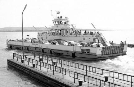 2000-ben elsőként kapta meg a Balatonfüred Kultúrájáért kitüntetést. A nagyvázsonyi temetőben helyezték végső nyugalomra. Balatonfüreden emlékfát ültettek tiszteletére a Vásárcsarnok mellett. 1861.