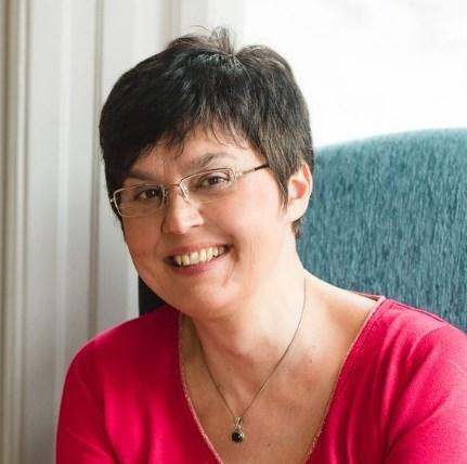 WERTÁN KATALIN okleveles családtudományi és családterápiás szakember, viselkedéselemző, középiskolai tanár 2015-ig középiskolai tanárként dolgozott Budapesten.