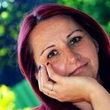 PAKAI TÍMEA Békés Megyei Központi Kórház diplomás ápoló, mentálhigiénés szakember hospice szakápoló és koordinátor, gyásztanácsadó 1998-ban szerezte meg diplomás ápolói végzettségét a Debreceni