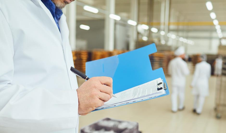 2. VONATKOZÓ SZABVÁNYOK ÉS KÖVETELMÉNYEK Tanúsítási eljárás az IFS Food szerint A folyamat lépései a következők: Felkészülés az IFS Food szerinti auditra: követelmények megismerése, tanúsító szerv