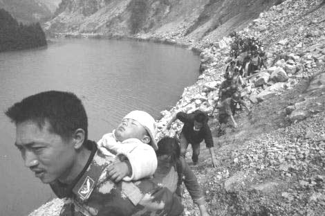 bir göl oluşturmuştur.