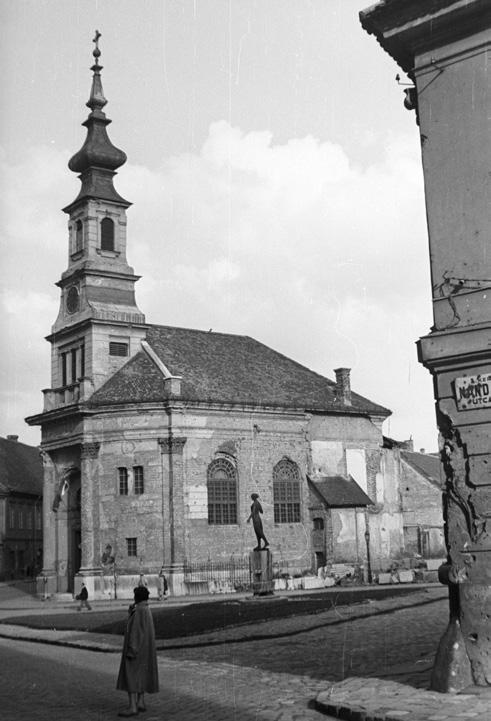 Az 1948 márciusára 95 elkészült renoválás során a vakolat és az iskolaszárny-csatlakozás helyreállítására még nem került sor. A belső is csak puritán felújítást kapott.
