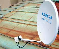 Csatlakoztassa a HDMI-kábelt (mellékelve) a Set Top Boxhoz és a TV-készülékhez. Jegyezze meg a TV-készülék HDMI bemenetének számát. 3.