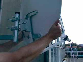 AZ ANTENNA FINOMHANGOLÁSA A TELEPÍTÉS BEFEJEZÉSE Az antenna finombeállításakor célszerű, ha van egy segítőnk, aki az antenna mozgatása közben figyeli a TV-képernyőn látható jelmérőt.