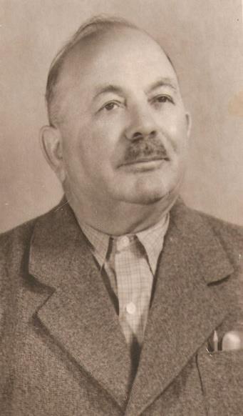 Bikfalvy Ferenc kerületi felügyelő. Vizsgáztattak Bartsch Sándor és Bárán Dezső előadók.bizonyítványokat osztottak ki a sikeresen vizsgázó gazdák között. L.