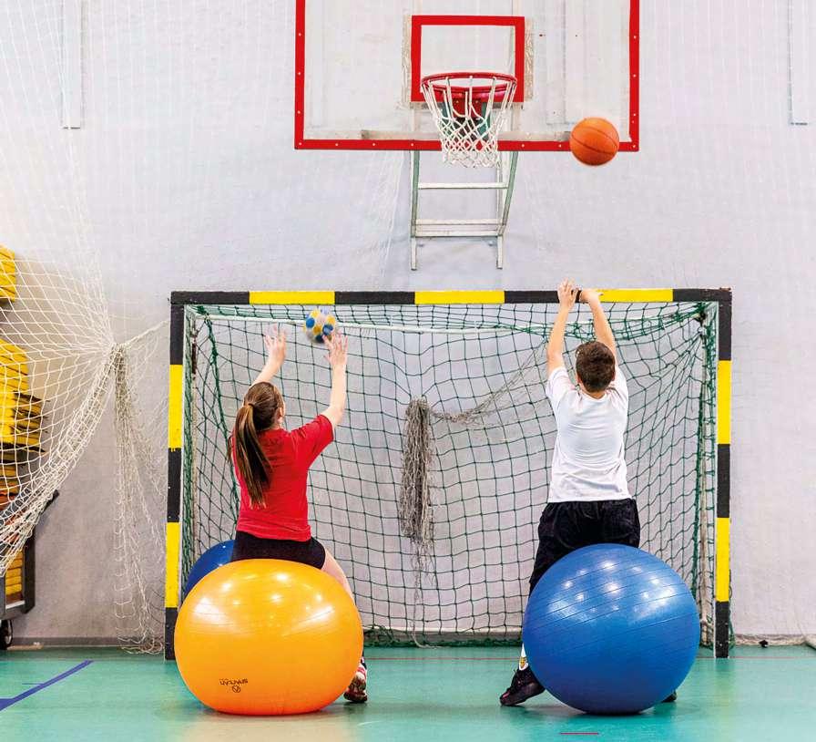 Játék neve: FITBALLBOMBÁZÓ!