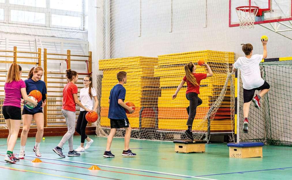 Ezért a változatos sporttevékenységekkel csökkenthető a krónikus sérülések kialakulásának esélye is. 7.