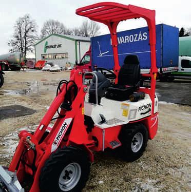 1 CATERPILLAR Motor teljesítmény: 19,1 kw (26 LE) / III A Merev tengely Áttétel: hidrosztatikus Hidraulikus nyomás: 260 bar Hidraulika