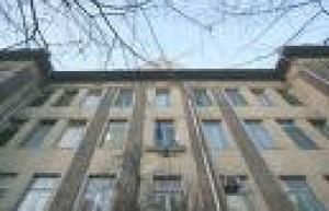 190 Azután, még mindig jobb oldalon következett a fürdő. A volt fürdő. Milyen sokáig vártuk, hogy legyen, most meg már nincs. Majd lesz másik.