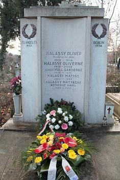 25 Hogyan lett úszó? Nagyon eleven srác volt és mindent jelentett számára a foci. Nagy reménységnek mondanák manapság. Vagány volt és sikeres. Ám volt egy szerencsétlen ballépése.