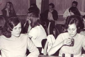 88 kapták be tudták lopni a számukra kedvesebb és vonzóbb klubszervezést. Ilyen volt Illés Karcsi és ilyen voltam jómagam.