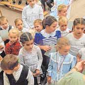 népdaléneklési versenyét. A Kodály-év kapcsán még inkább fontos volt, hogy a magyar hagyományok közül kiemelkedő népdalokat ünnepeljék meg ezen a napon.