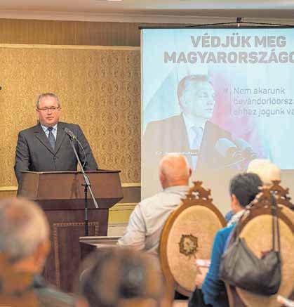 Sándor földművelésügyi miniszter Mórahalmon, a nemzeti konzultációs fórumán. Megyeri József Egyre elszántabb Brüsszel és Soros György jelentette ki Fazekas Sándor Mórahalmon, a városházán.