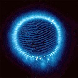 com) Kirlian-ék munkája gyakorlatilag ismeretlen volt nyugaton 1970-ig, amikor két amerikai, Lynn Schroeder és Sheila Ostrander kiadta a könyvüket Psychic Discoveries Behind the Iron Curtain címen.