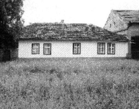 8. az épületek formája és 9. az udvarok, épületek padlózata. A telek elrendezése Lovćenac, Szeghegy tipikus példája a XVIII. századi telepes falvaknak.