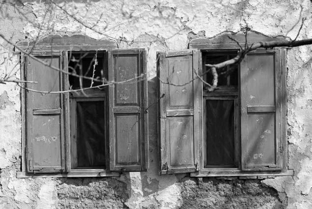IRODALOM Balassa Iván: A népi építészet esztétikája, forma és díszítés. In Magyar néprajz IV. Budapest, 2007. Bálint Sándor: A szegedi napsugaras házak. Művészet, 1973. 8. sz. Barabás Jenő, Gilyén Nándor: Magyar népi építészet.