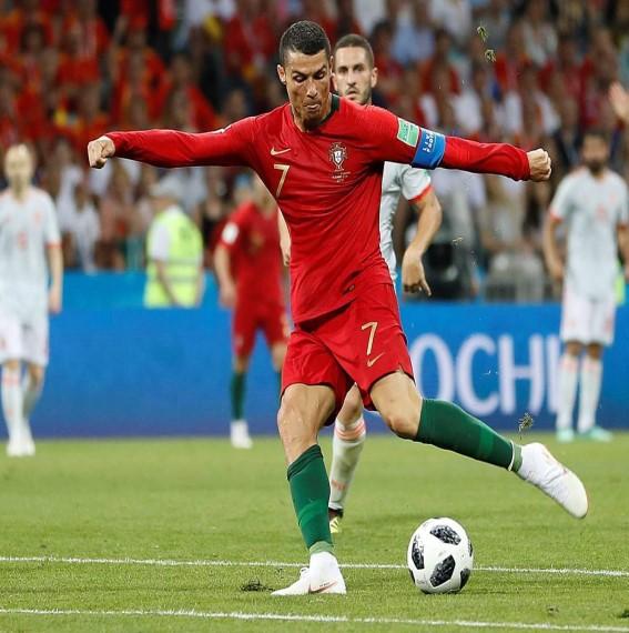 Bayer klub: Juventus München Nemzetiség: Portugál Nemzetiség: Német