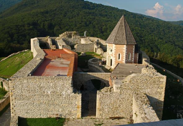 század török ellenes harcaiban fejlődött ki a históriás ének, legnépszerűbb képviselője Tinódi Lantos Sebestyén volt, aki megénekelte a magyar végvárak harcait. Vitézi énekei a Cronica c.