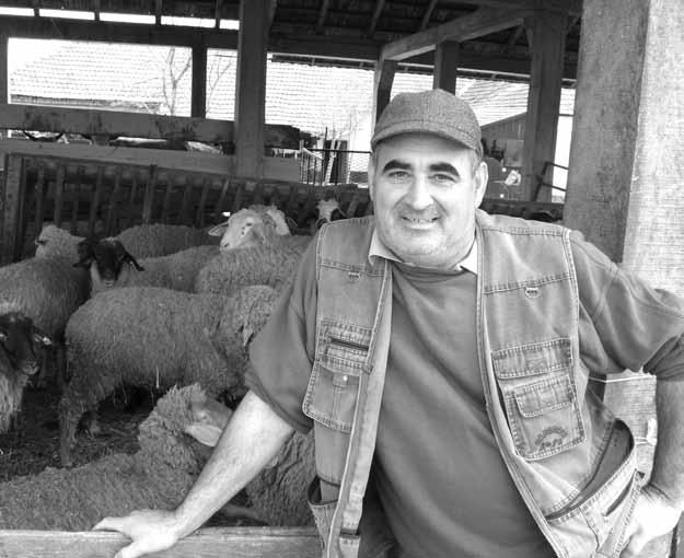 Tanyák, sorsok tanyasorsok 167 A Betlehem-puszta peremén Amikor Sövényházi László 2000-ben tanyát, pontosabban házat vásárolt a padéi Betlehem-puszta szélén, gyermekkori dédelgetett álma teljesült be.