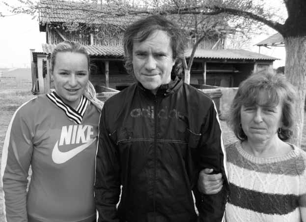 Tanya a Kisvasút-dűlőben 63 Már hogyne érteném, hiszen mindenkinek végig kell haladnia az életnek ezen az ösvényén, s ilyenkor úgy érzi az ember, hogy életének ez a legfontosabb pillanata, a munka
