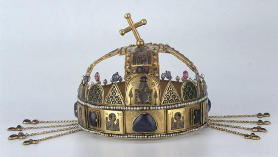 17. A Magyar Szentkorona ismét Aki a Korona ügyében tisztán lát, az a Kárpát-medence összes politikai és történeti kérdését megválaszolja.