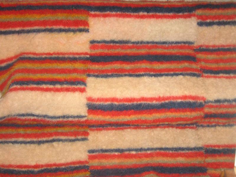 7. TEXTIL- ÉS BŐRIPAR SZÉKELYFÖLDÖN A cserge készítéséről Mi a cserge? A cserge gyapjúból szőtt, két, három vagy négy szélből összevarrt vastag takaró, amely ványoláskor hosszabb szőrt ún.