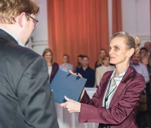 Varga Emõke és Gulyásné dr. Turcsányi Enikõ a díjátadó ünnepségen vehette át. Január 28. A Tanszék szervezte meg az óvodapedagógus-képzés szakmai gyakorlatait vezetõ mentorok fórumát.