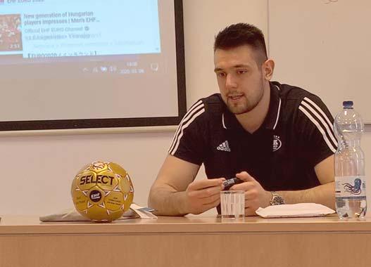 A népszerû sportoló Aranylabda aranykézben címû elõadása ugyancsak nagy számú nézõsereget vonzott.