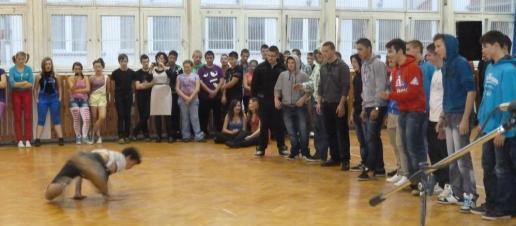 Nagy Anita 12.g Elsősök bemutatkozó estje a kollégiumban 2012. november 27-én újra megrendezték a kollégiumban a már hagyománnyá vált elsősök bemutatkozását.