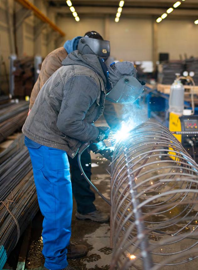 Merkbau Zrt. Betonacél üzem Betonacél üzem A Merkbau Cégcsoport saját kivitelezésében Betonacél megmunkáló üzemünket 2017 év végén adtuk át.