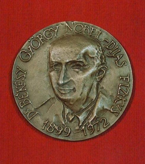 Rádió stúdióinak akusztikai tervezése 1961 Nobel-Díj (élettan): PKÁ-beli