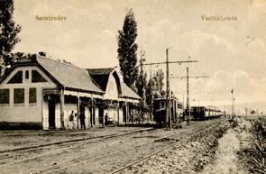 PÉTERFFY GERGELY A SZENTENDREI HELYI ÉRDEKŰ VASÚT TÖRTÉNETE AZ I. VILÁGHÁBORÚ VÉGÉIG 4. kép: Képeslap az átépített és villamosított állomásról: az előtérben épp lejár szerelvényéről egy M II.
