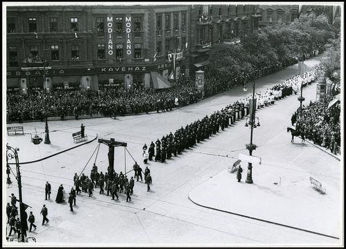 23 EREDETI KÖZLEMÉNYEK / ORIGINAL ARTICLES kongresszuson pedig külön szentmisét szerveztek a katonák részére a Hősök terén.