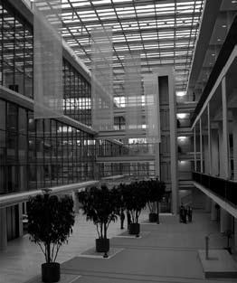 66 Az egyetem vezetése támogatni kezdi a Diáktanácsadás ügyét A Diákcentrum működésébe újabb jelentős lendület hozott az a tény, hogy 2002-ben megújult az egyetemi vezetés, beleértve az egyetem