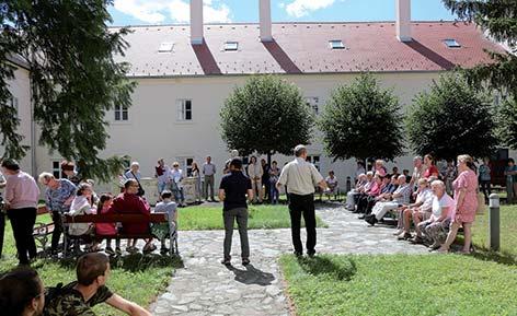 Játszva tanulnak a résztvevők, közben szélesedik a látókörük, közel hozzák számukra a szervezők a történelmet.
