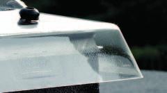 Egyszerű és gyors kijutás a tetőre, a tetőteraszra vagy menekülőút vészhelyzet esetén Természetes fényt enged a belső térbe a tetőn keresztül Könnyen beépíthető új és meglévő tetőkbe Integrált, 15 cm