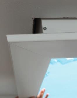 Előregyártott takaróelemek Illessze egymáshoz a takaróelemeket klipszekkel, majd rögzítse a PVC panelekhez. 2.