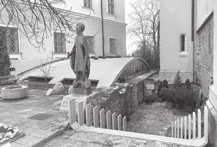 Lantos Edit A Szent György-kápolna védőépülete épületben megnyilvánuló tervezői invencióról: Erdei, a XIII.