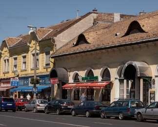 Árpád út A Városkaputól induló Árpád út Újpest Városközpont fő közlekedési tengelye, egyben Újpest első számú fő útja.