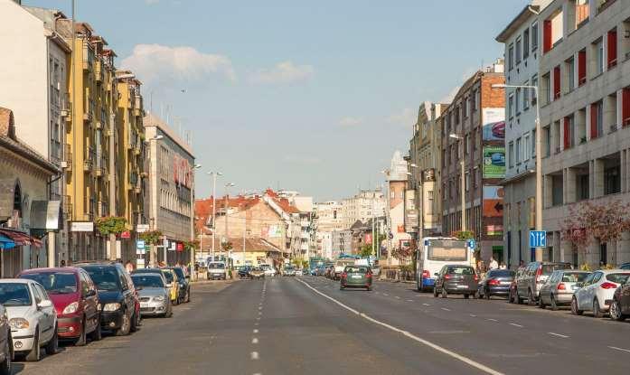 igazgatási, egyházi és kereskedelmi funkciók egyik központja. A Szent István tér kiemelt városképi értékű, gyalogosbarát hely, mely Újpest jelképévé, közösségi terévé vált.