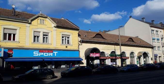 Az üzletek portáljait és egyéb berendezéseit egységesen, szakember által javasolt megtervezni.